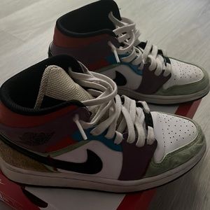 Jordan 1 mid